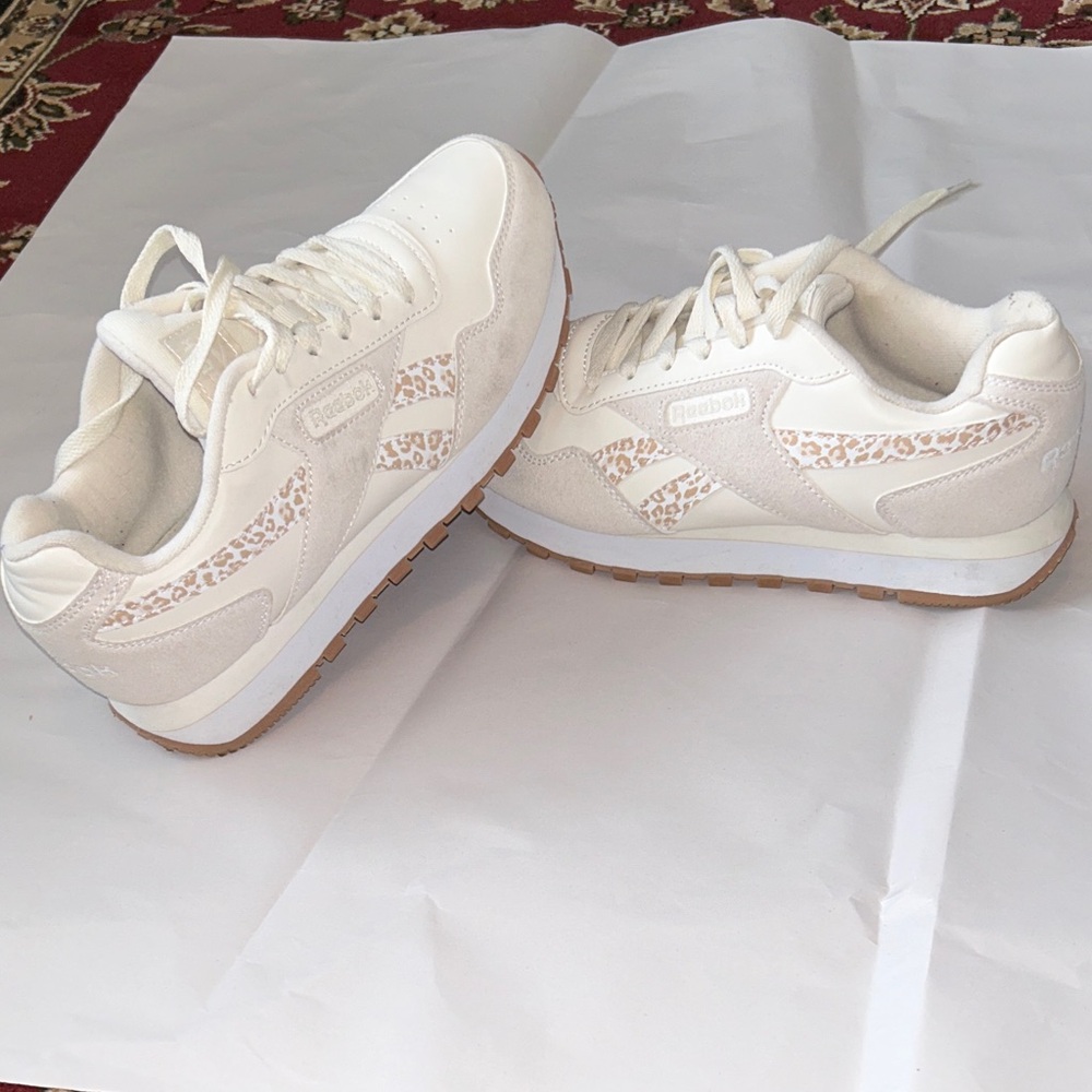 Reebok‎ Women's Leopard Print Sneakers size 8 light usage